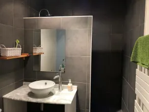 Grande maison rénovée avec goût dans deux hectares, avec des vues exceptionnelles - Image 3