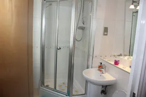 Miles Close Apartment - Image 3