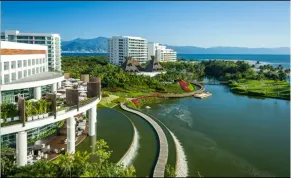 Luxury resort Beach side with pools and swim up bars. - Image 4