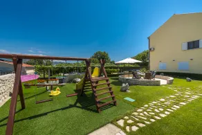 Vila Vergatum-privacy,gym,billiards,table tennis - Image 2