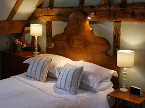 Romantic village hideaway for two. Great for walking and cycling. - Image 5