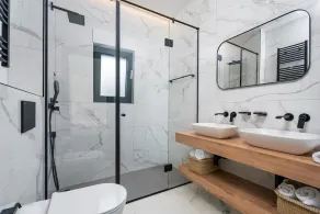 Seafront Villa Nina with 5 en-suite bedrooms - Image 3