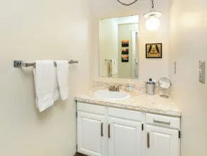 2 bed, 21/2 bath condo, heated pool - Image 3