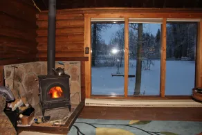Rustik bjælkehytte på 1/2 acre i skoven - Image 2