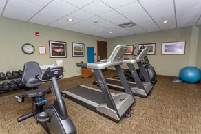 Queen Studio Suite | Free Breakfast, Pool & Gym - Image 5