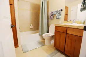 Cozy 2b2b condo ground floor - Image 4