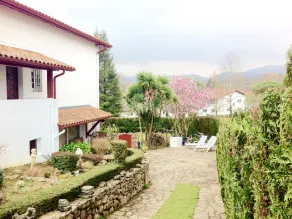  Urrugne, T2 apartment in quiet area, for 2 adults - Image 4