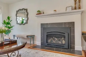 Remodeled cozy farmhouse on a 100 acre hazelnut orchard! - Image 4