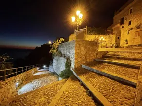 Room with sea view in the village of Fiumefreddo Bruzio - Image 3