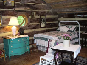 Unik Four Seasons Retreat! - Image 3