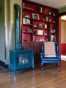 Rustic Country farmhouse on 2 acres close to several lakes. - Image 3