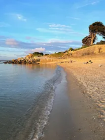 Sea view apartment, direct beach access, sleeps 4 - Image 5