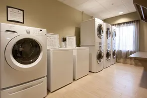Hearing-Accessible 1BR Suite | Free Breakfast - Image 4