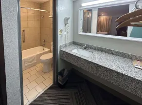 Motel 6 Ada, OK - Image 2