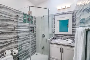 Beachy poolside condo near beach with shared pools & fast WiFi - Image 2