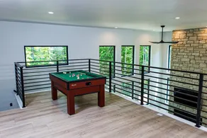 Expansive Modern Loft House Sleeps 12 - Image 2