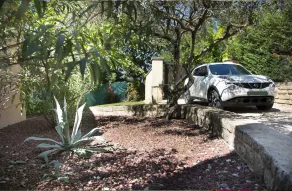 Villa Renovée Avec son Jardin Atypique Verdoyant - Image 4