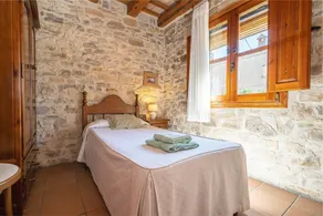 Apartment 'El Clos 2' with Balcony and Wi-Fi - Image 5