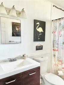 Adorable beach cottage 2/1, Sleeps 6, Pet Friendly, Minutes to Beach - Image 2