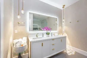 Camilla Haus - High End Luxury Modern Home - Image 3