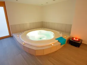 Wifi, 100m from ski slopes, sauna, terrace, balcony, fireplace or stove, parking, tv, ski locker - Image 4