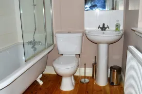 Teal Cottage, shoreline placering, pet friendly, 4 sovepladser, begge soveværelser en-suite - Image 3