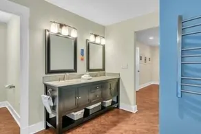 Relaxing home with hot tub- close to downtown - Image 4