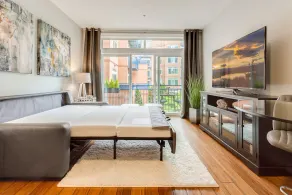 Modern 1 BR Quiet Condo in Seattle center, pool and fitness, FREE parking - Image 4