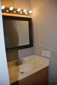 Studio apartment over garage - Image 4