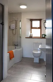 Makem's Self Catering Cottage - Image 2