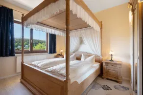 Appartamento 'Pension Bergblick - Schwarzwasserta' con vista sulle montagne, balcone e Wi-Fi - Image 4