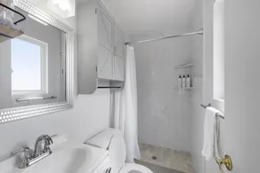 Bluff Bungalow / VIEW / 3 mi to beach / King bed / Pet friendly - Image 3