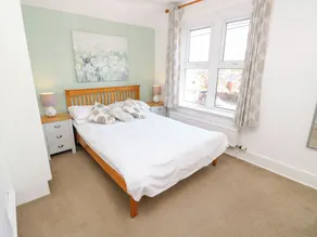 AVALON, family friendly, with a garden in Freshwater - Image 3