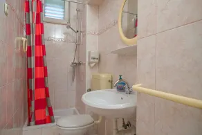 Apartment for 6 near the beach! - Image 2
