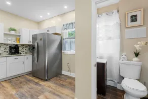Watch AC/DC Live at Lincoln, Sleeps 12, King Bed - Image 3