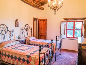 House with private pool and panoramic views 20km from Pisa, 1km from village - Image 4