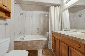 Valence Villa ★ Large Vibrant Freret Home★ - Image 3
