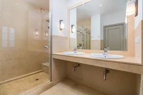 Atemberaubende Luxusvilla - großer Pool, sehr private Gärten und 4 wunderschöne Schlafzimmer! - Image 3