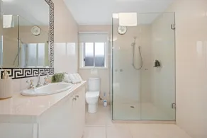 Absolute Beachfront - Luxury Accommodation in Rosebud - Image 5