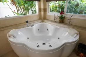 Luxury 3 bedroom villa with tropical garden private pool - area of 1200m2 - Image 4