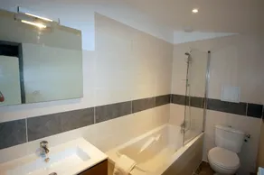 1860'erne Stone Villa House med stor privat opvarmet pool i French Village Center - Image 3