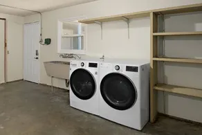 Perfect 4B/2Bth for Business and Nat'l Park Visit - Image 2