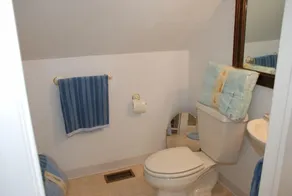 Walk to Downtown Mystic Premiere Carriage House Spacious Loft Apt—Very Private - Image 4