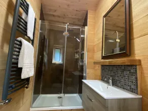 Luxury Ensuite Studio Cabin - Image 4