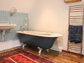 DENBIGH HALL, pet friendly, character holiday cottage in Presteigne - Image 5