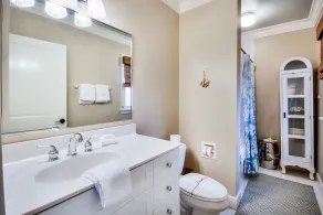Chic All Suite Condo on Cerulean Park and 1 Minute to Beach Club - Image 4
