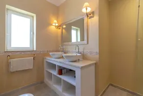 Villa Ocean Blue, utsikt över havet, promenad till stranden, 5 sovrum, luftkonditionering, grill och pool - Image 2