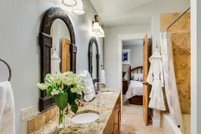 Large Comfortable home with Flatiron views - Image 3