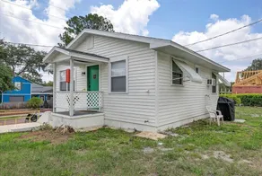 2BR Bungalow • Walk Downtown SH Free WIFI - Image 5