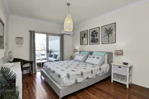 Three bedroom house easy walk to several beaches including dog beach, and... - Image 4